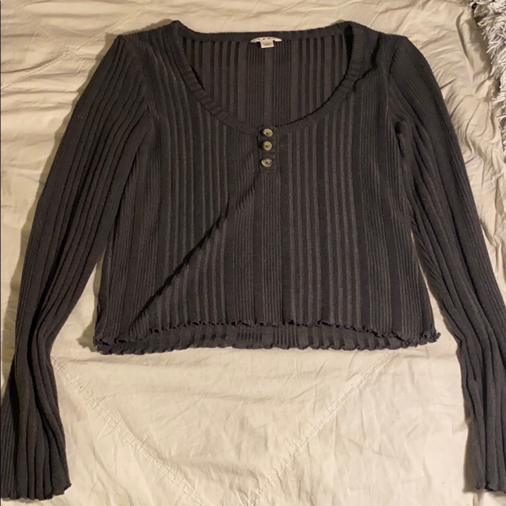 Long Sleeved grey crop top